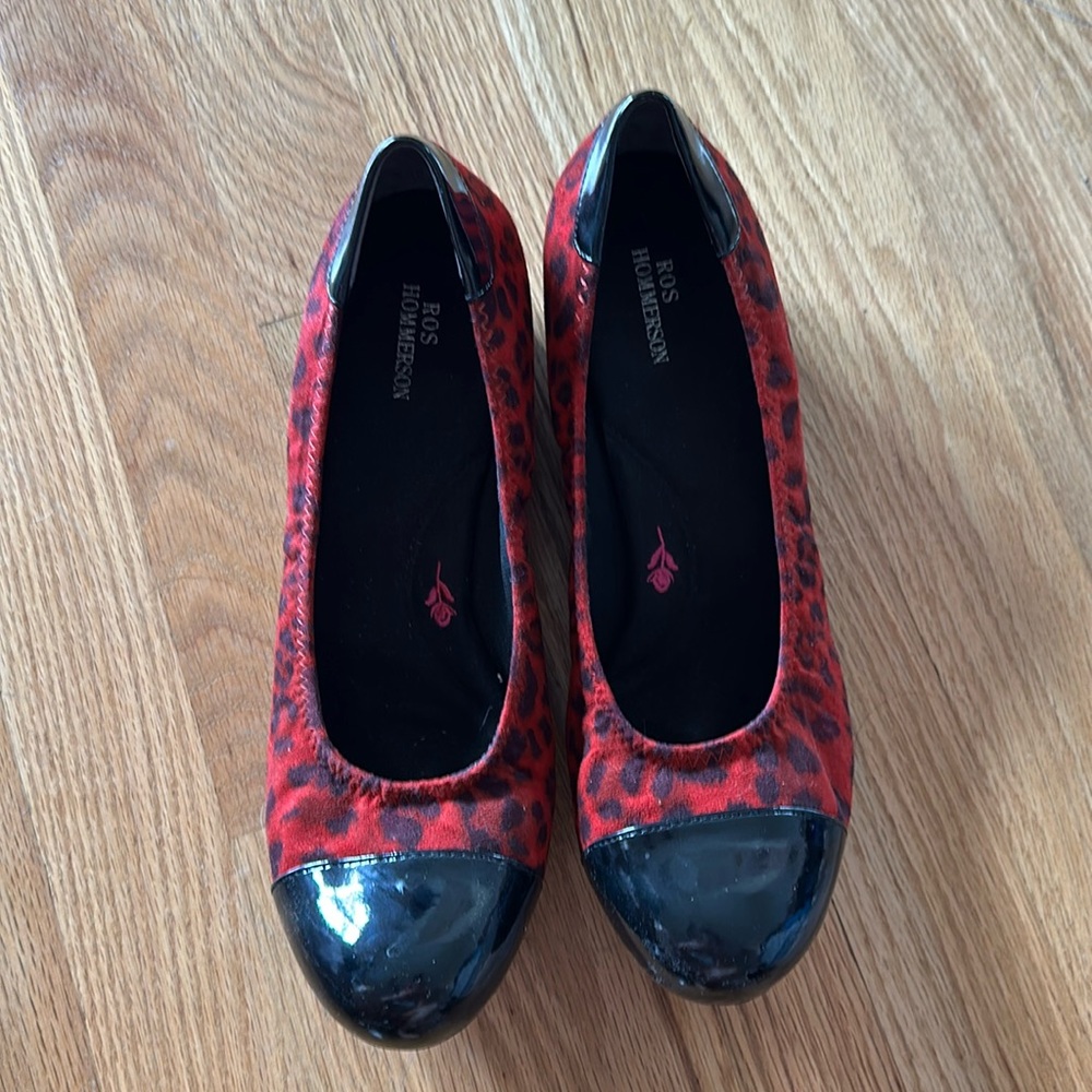 Ros Hommerson Elizabeth shoes, Red Leopard fabric with Black Patent Toe, size 9M